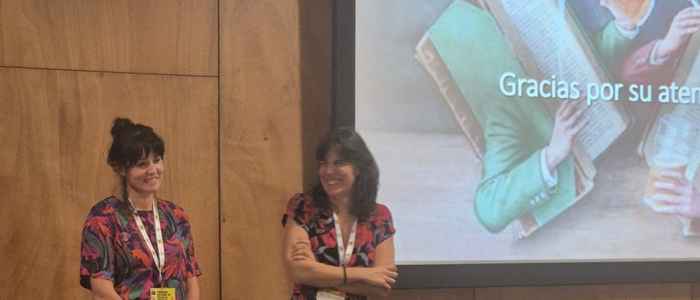 AUC lecturers Belén Arias Garcia and Irene Villaescusa presenting