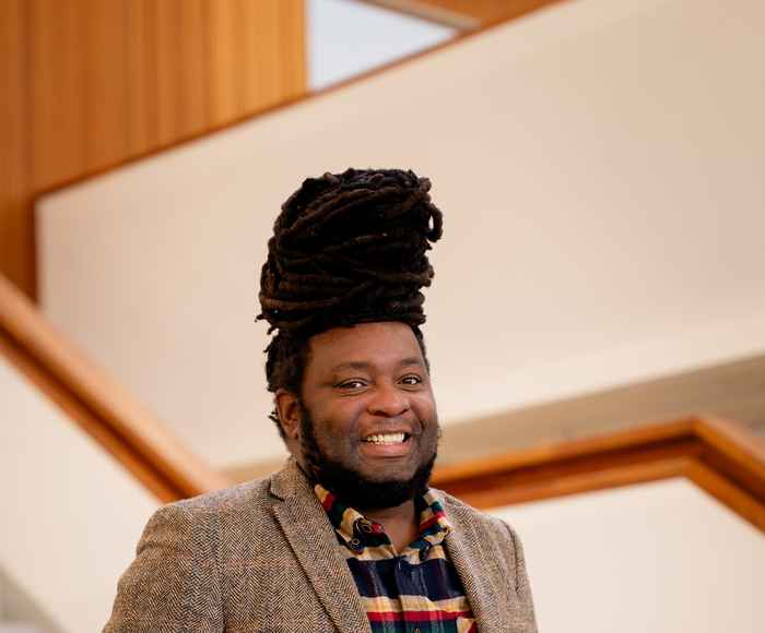 Portrait of Prof. Dr. Bruce Mutsvairo