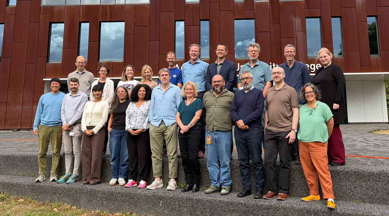 Tutors outside of Amsterdam University College building